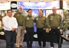 Het Cravo team is blij met de belangstelling voor hun schuifdak producten. Van links naar rechts: Carlos Ruiz Mápula, Richard Vollebregt, Yosun Cengiz, Ben Martin en Robert Rouhof.